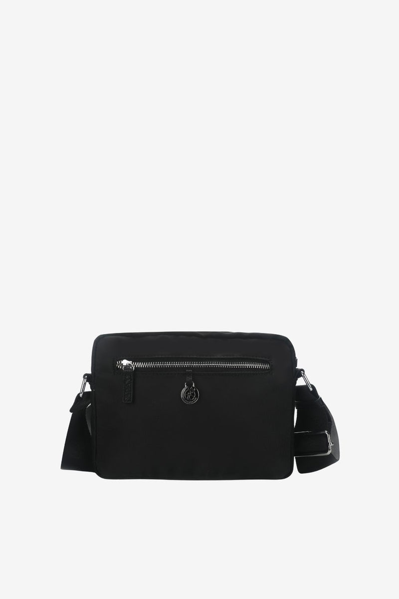 Novara messenger Iben Black