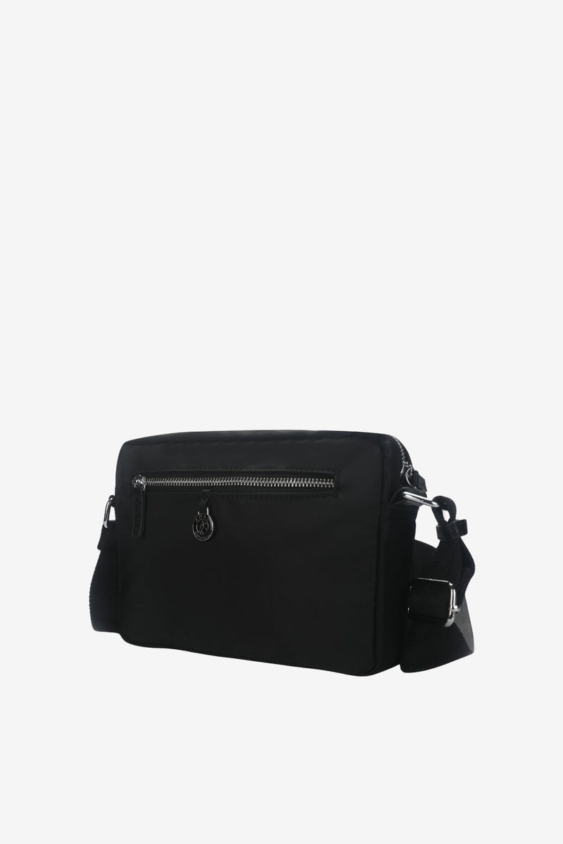 Novara messenger Iben Black