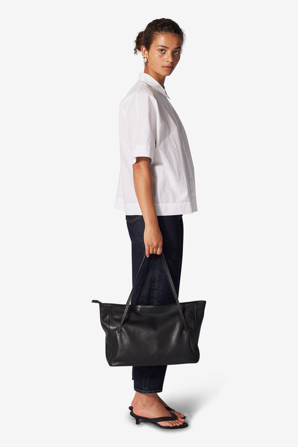 Venezia shopper Elisa Black