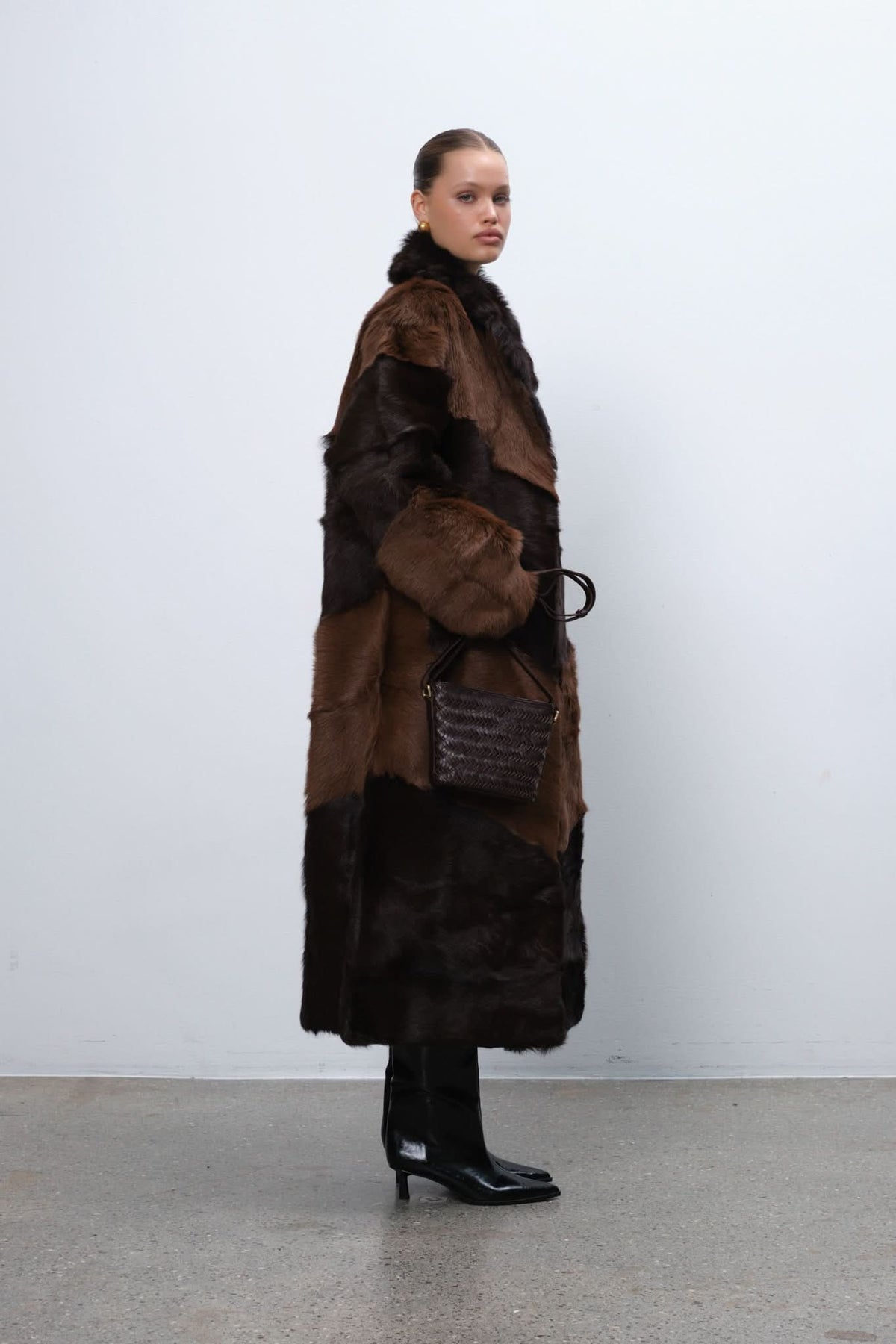 201052_DarkBrown_Model1_1200x.