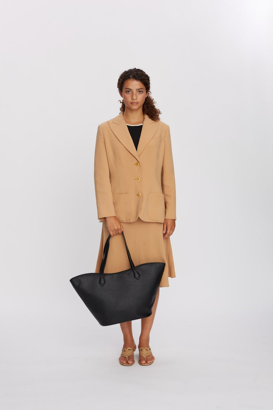 Hello I'm Vegan Angie Black - ADAX - Shopper