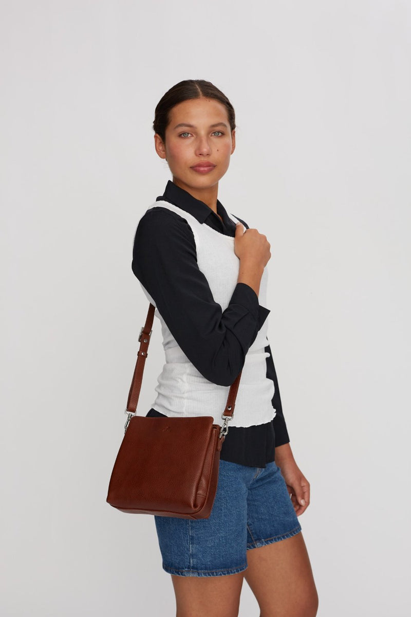 Cormorano shoulder bag Sia Walnut - ADAX - Tasker